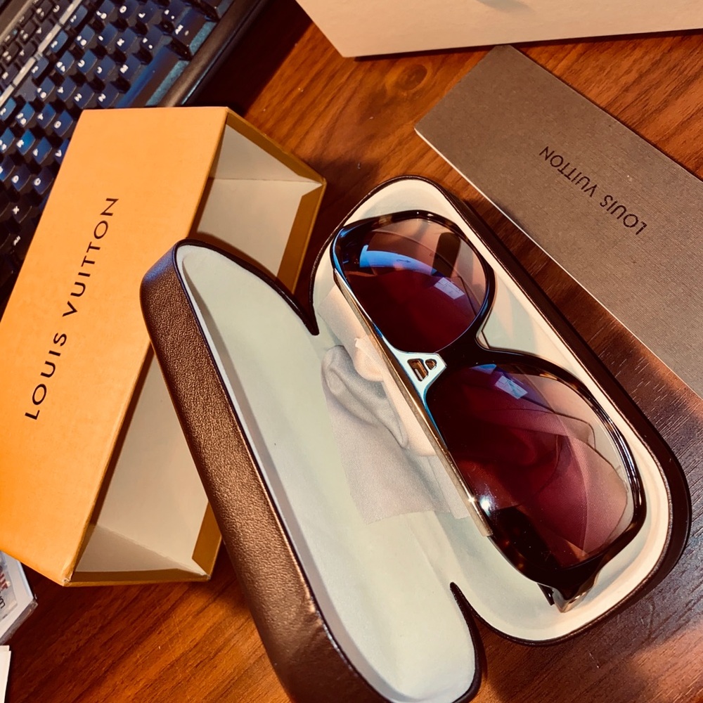 Auth Louis Vuitton Evidence Sunglasses in tortoise